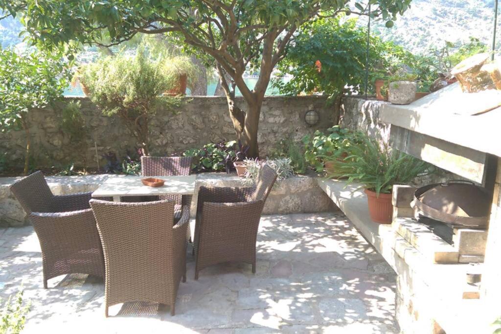 Garden Apartment- Near Sea 2 Dobrota Exterior photo